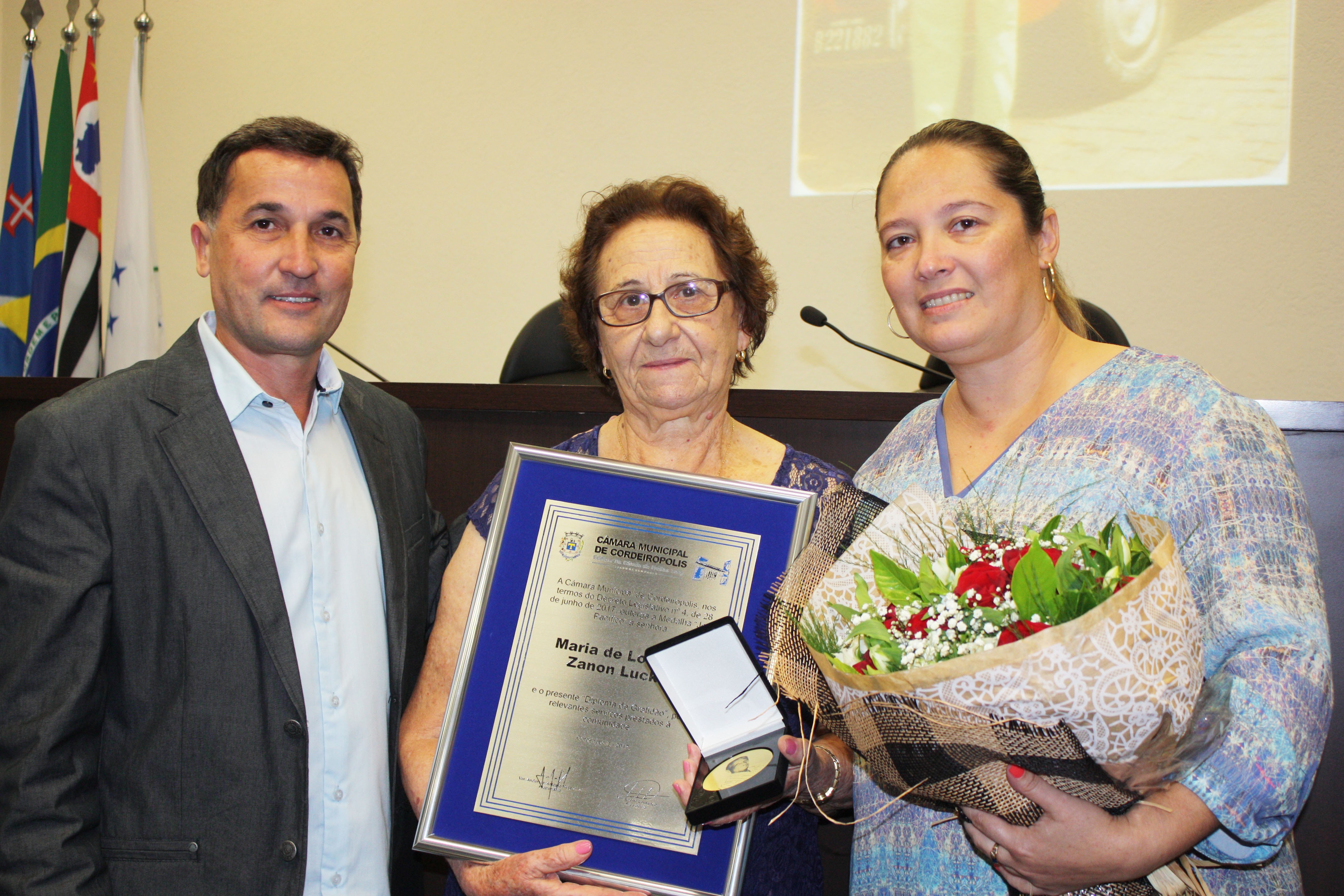 Imagem da notícia: Lourdes Lucke recebe homenagem na Câmara
