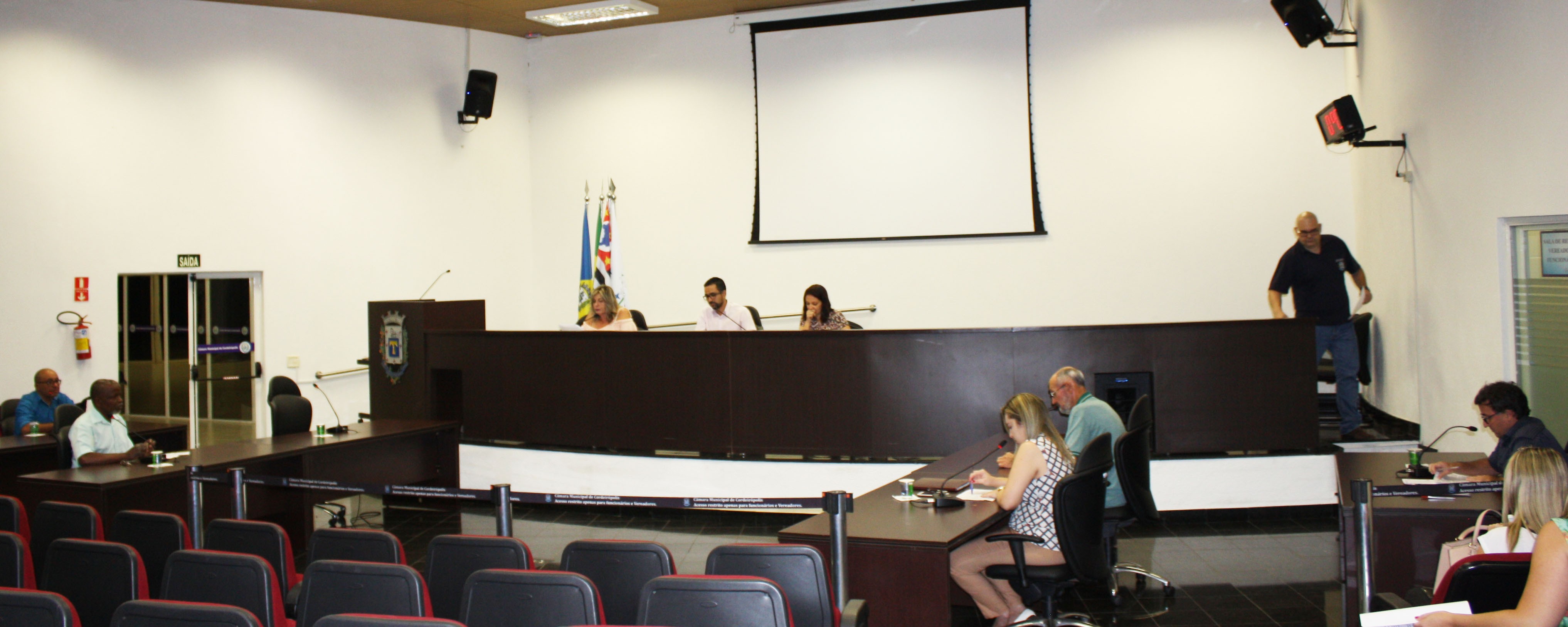 Imagem da notícia: Vereadores aprovam novo valor de vale alimentação