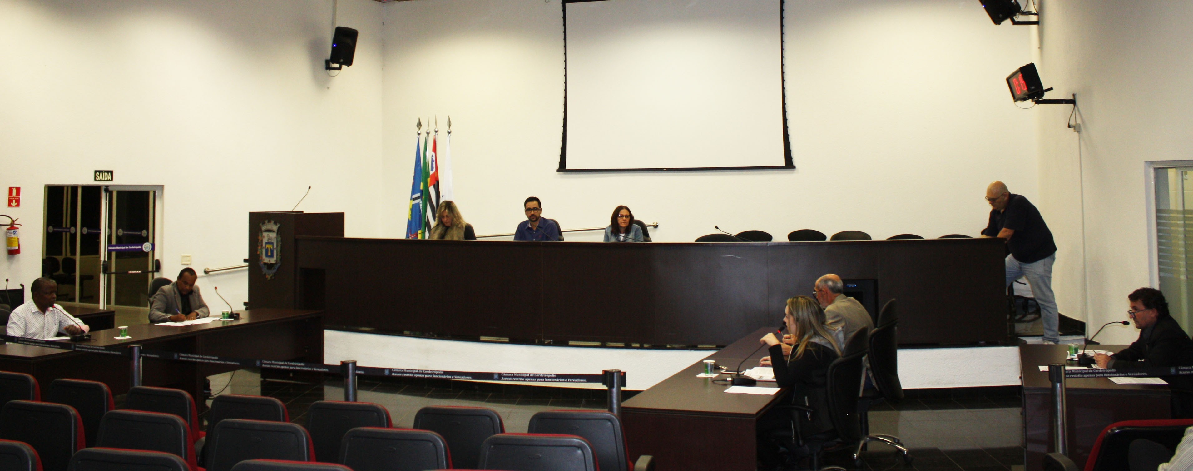 Imagem da notícia: Parlamentares aprovam projeto de obrigatoriedade de uso de madeira legalizada