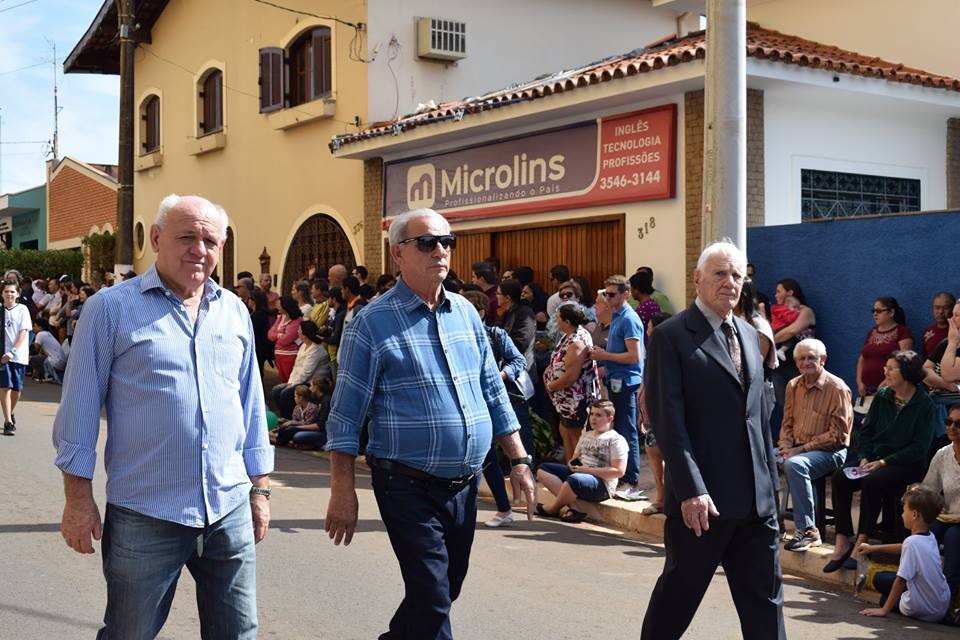 Imagem da notícia: Galeria de presidentes da Câmara é homenageada em desfile