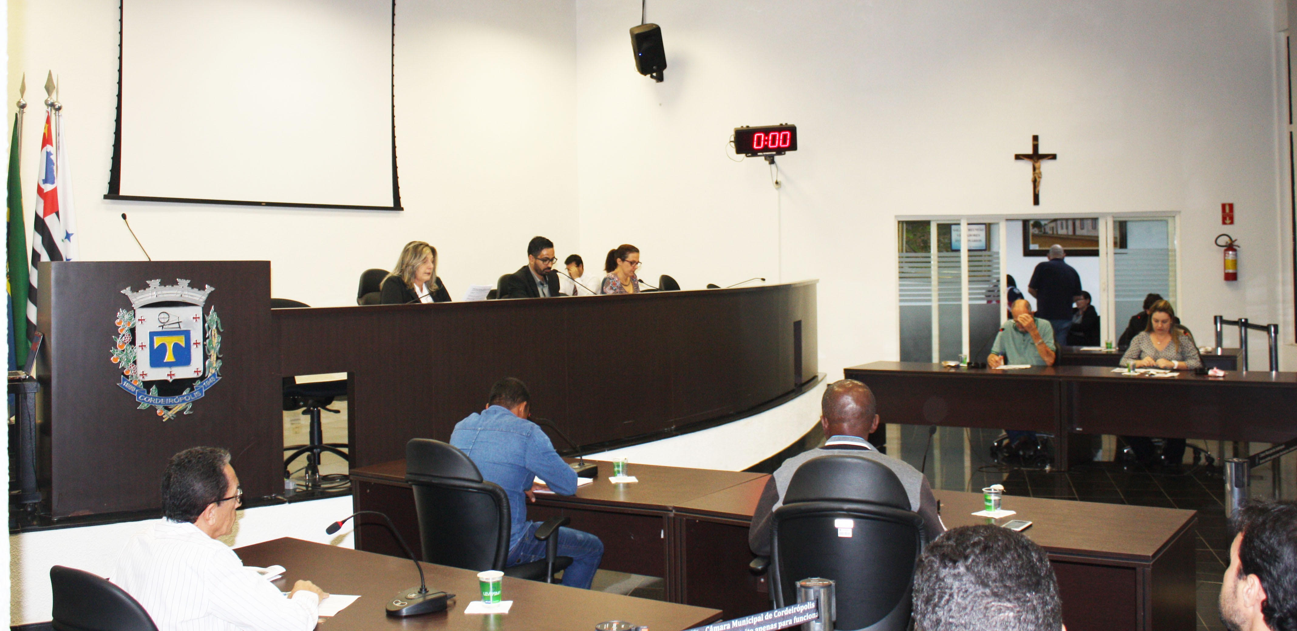 Imagem da notícia: Congratulações e informações foram pedidos dos vereadores durante Sessão