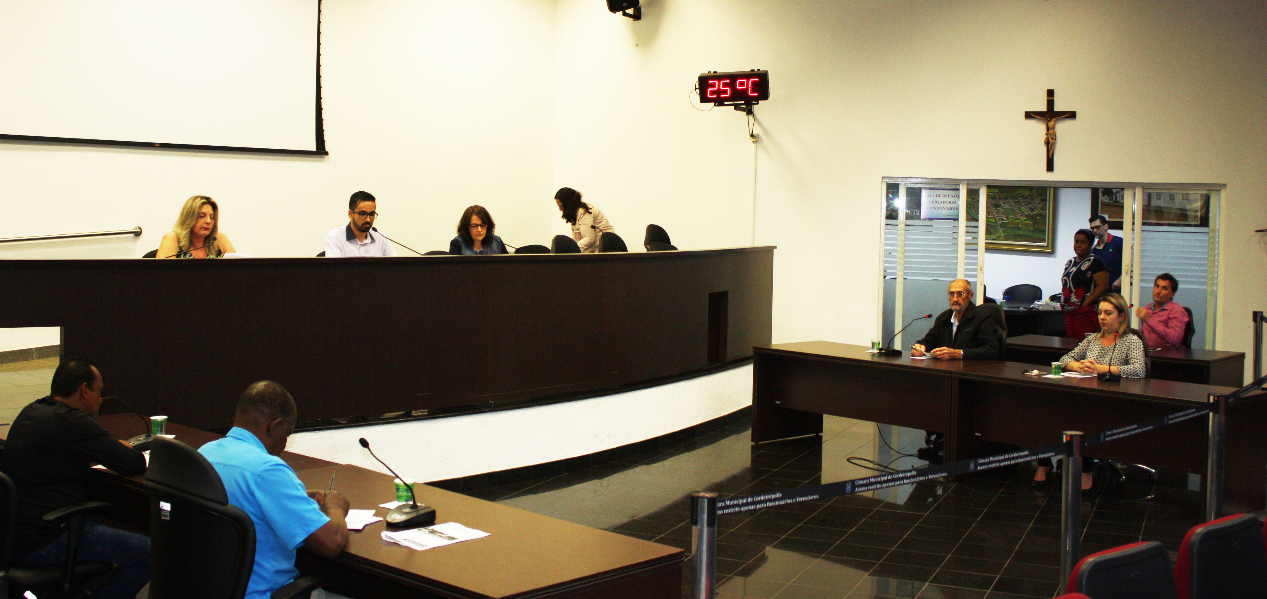 Imagem da notícia: Requerimento e indicações são aprovados na 26ª Sessão