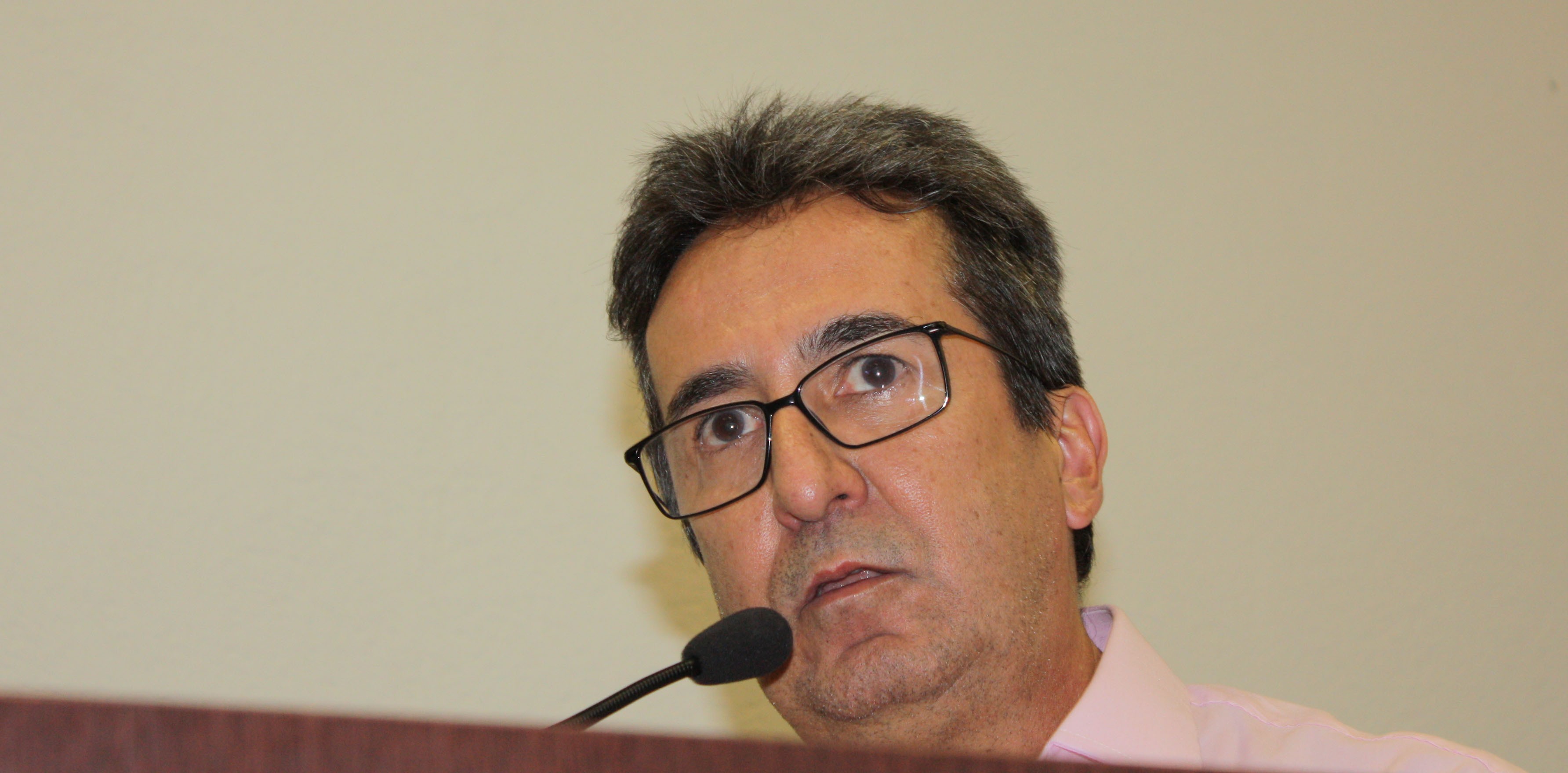 Imagem da notícia: Secretário de Finanças e Orçamento fala durante a Sessão