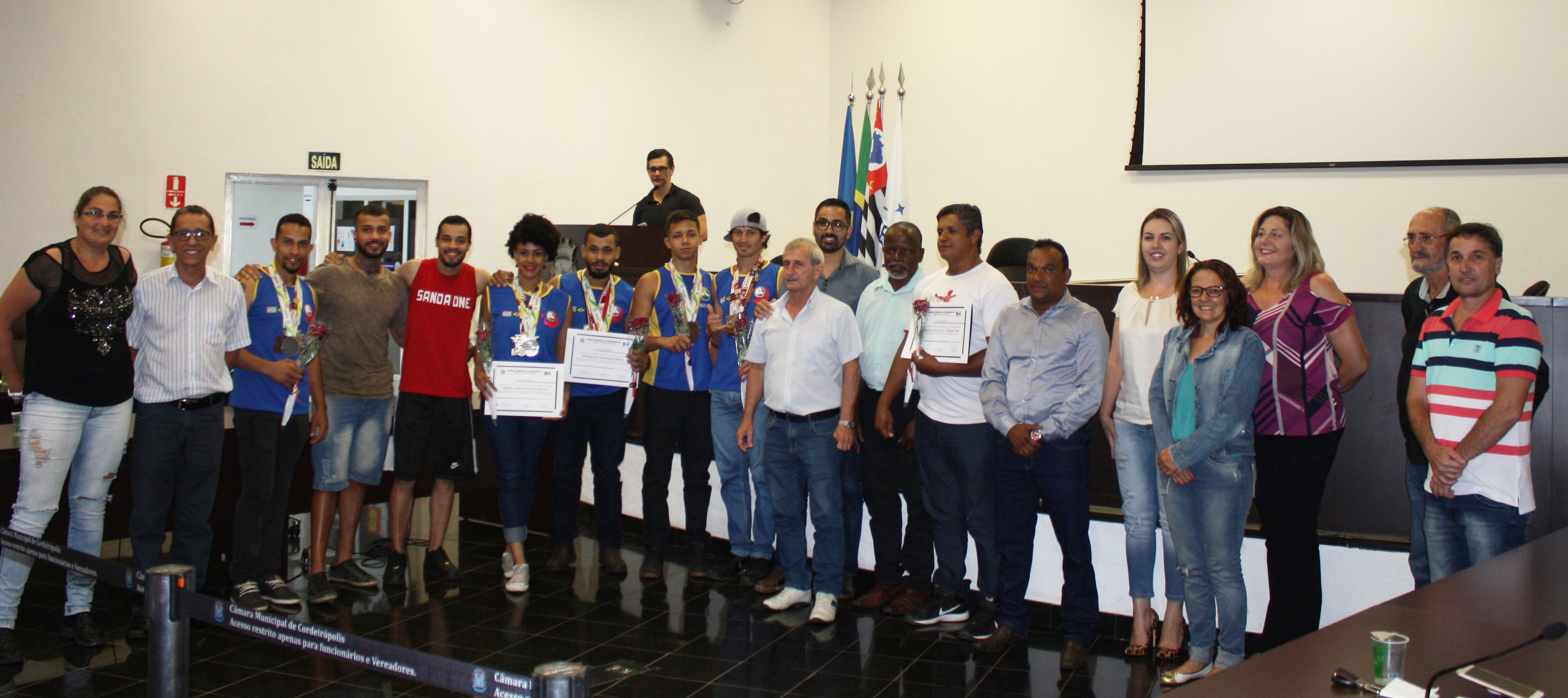 Imagem da notícia: Atletas do Kung Fu recebem homenagem após Sessão