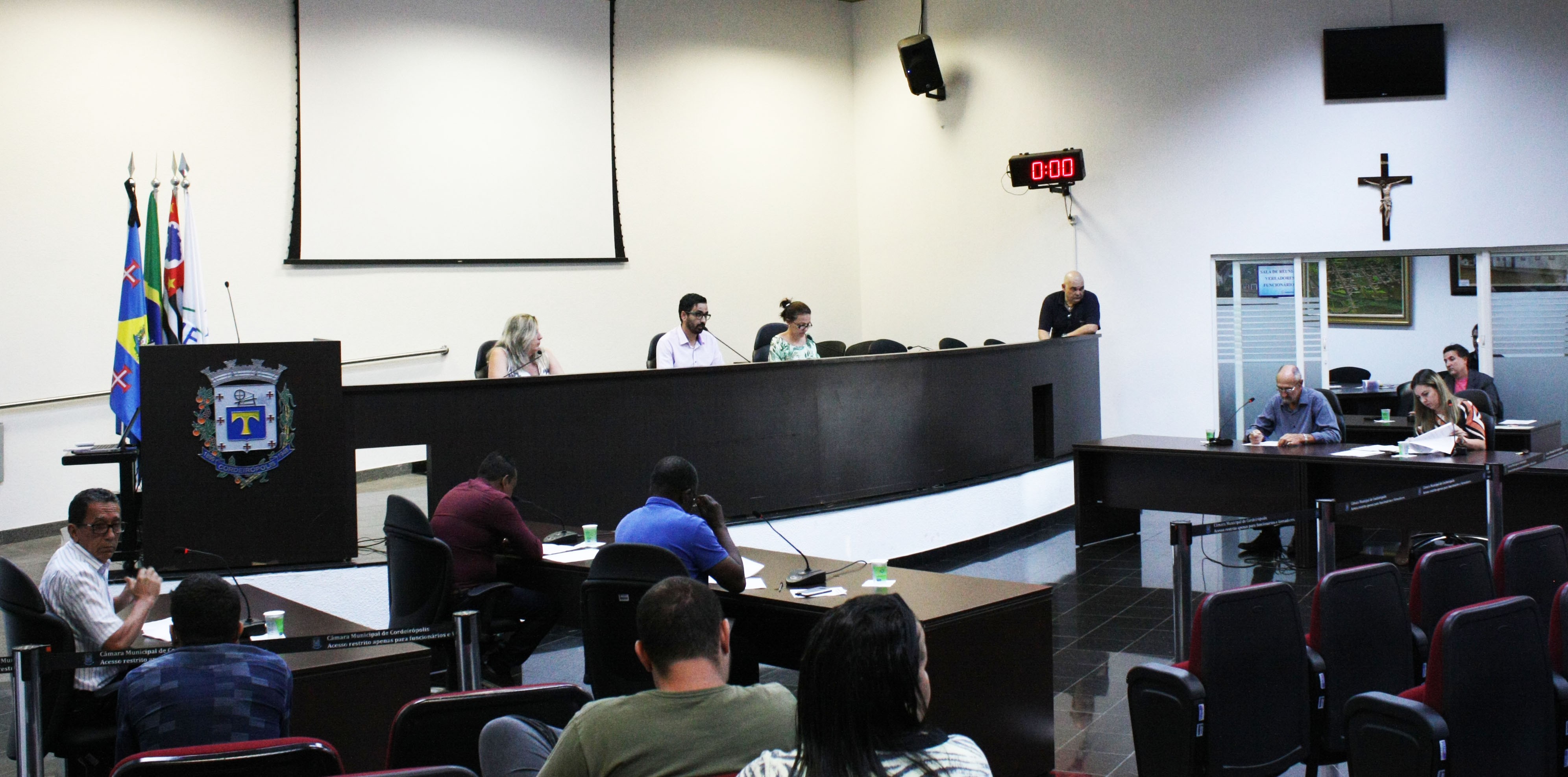 Imagem da notícia: Requerimentos e indicações são apresentadas durante a penúltima Sessão de 2018