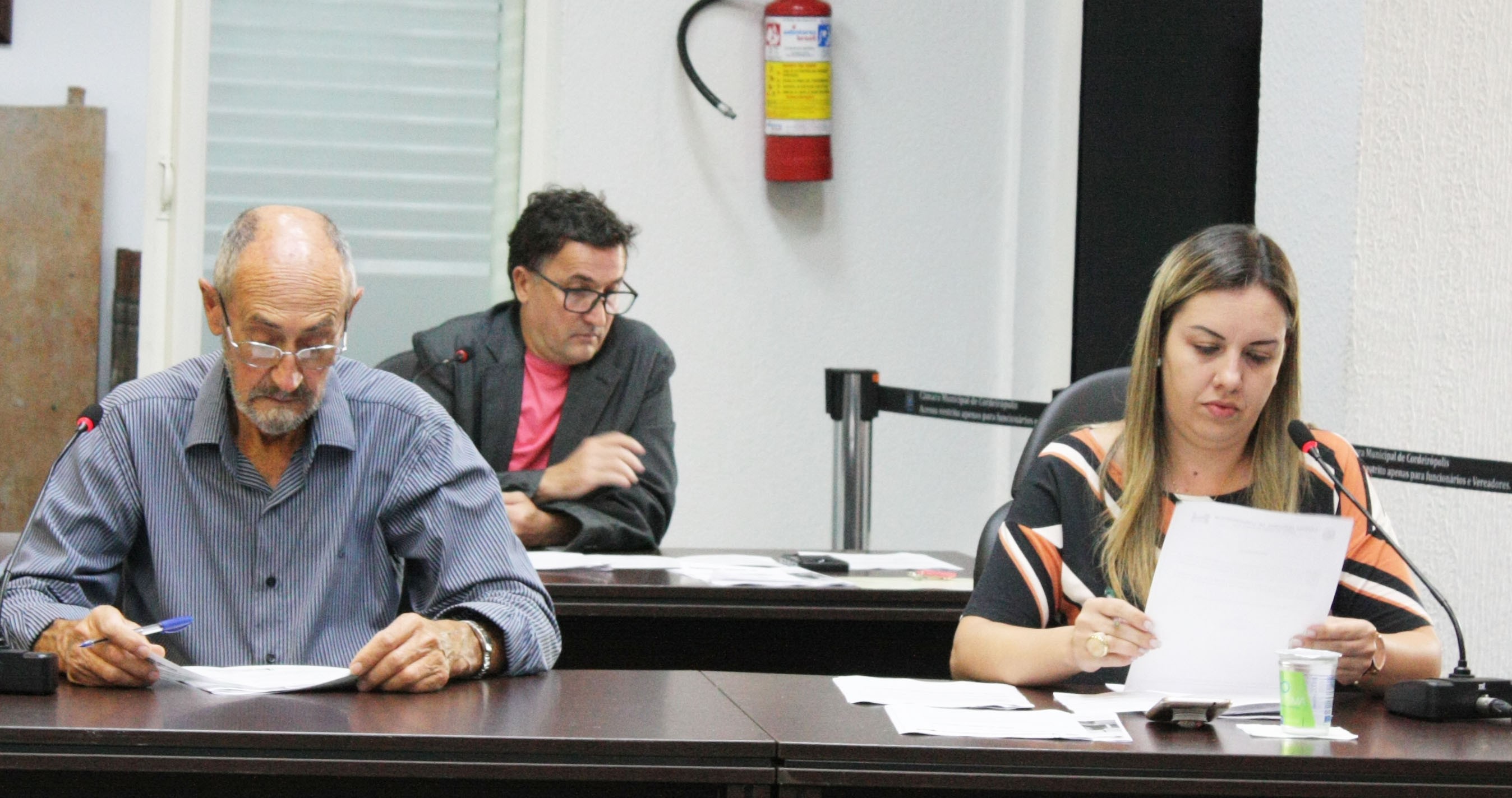 Imagem da notícia: Funcionário Público recebe homenagem dos vereadores