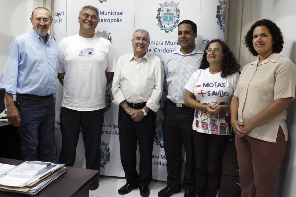 Imagem da notícia: Vereadores e assessores se reunem com assessor da deputada Telma de Souza